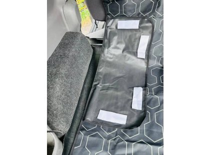 Фото 4 -  аксессуары в авто Senful Водонепроницаемый чехол для собак в машину, шестиугольники, черный