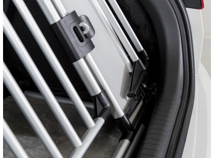 Фото 6 -  аксесуари в авто Trixie Universal Rear Car Grid Універсальні задні автомобільні грати (13201)