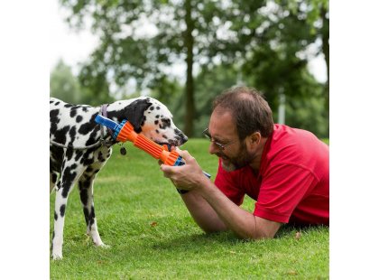 Фото 5 -  игрушки CHUCKIT Rugged Bumper игрушка для собак АПОРТ ГАНТЕЛЬ