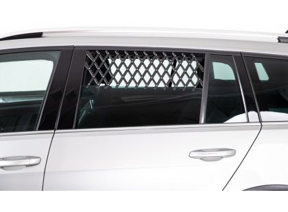 Фото - Trixie Ventilation Lattice - Решітка на автомобільне вікно для перевезення собак аксесуари в авто Trixie Ventilation Lattice - Решітка на автомобільне вікно для перевезення собак