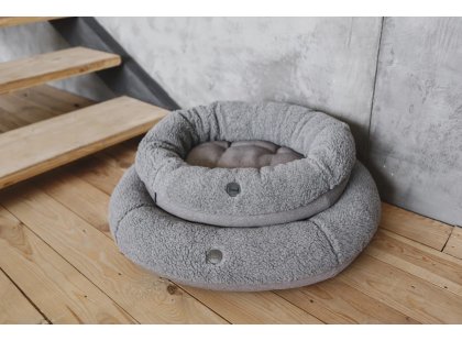 Фото 4 -  лежаки, матрасы, коврики и домики Harley & Cho BAGEL FUR GRAY лежак для собак и кошек овальный с мехом, серый