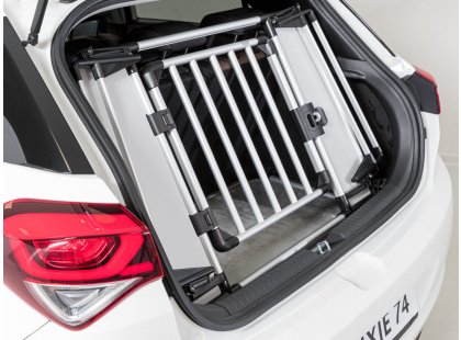 Фото 14 -  аксесуари в авто Trixie Universal Rear Car Grid Універсальні задні автомобільні грати (13201)