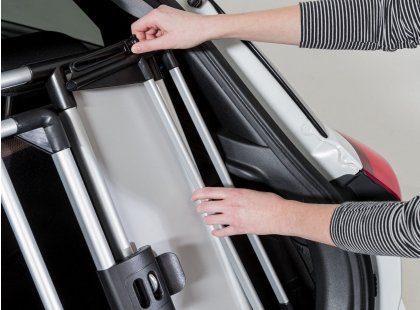 Фото 9 -  аксесуари в авто Trixie Universal Rear Car Grid Універсальні задні автомобільні грати (13201)
