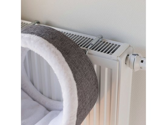 Фото 3 -  спальные места, лежаки, домики Trixie RADIATOR BED домик для кота с креплением к батарее (43144)