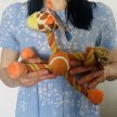 Фото 2 - іграшки Trixie Giraffe іграшка для собак з тенісним м'ячем і мотузкою ЖИРАФ (3578)
