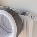 Фото 3 - спальные места, лежаки, домики Trixie RADIATOR BED домик для кота с креплением к батарее (43144)