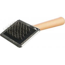 Trixie Щетка-пуходерка мягкая с деревянной ручкой + расческа для чистки